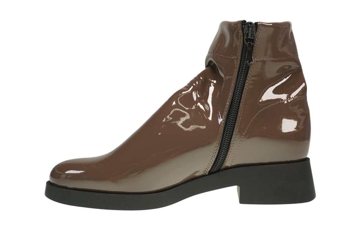 Taisha Laekeo chestnut